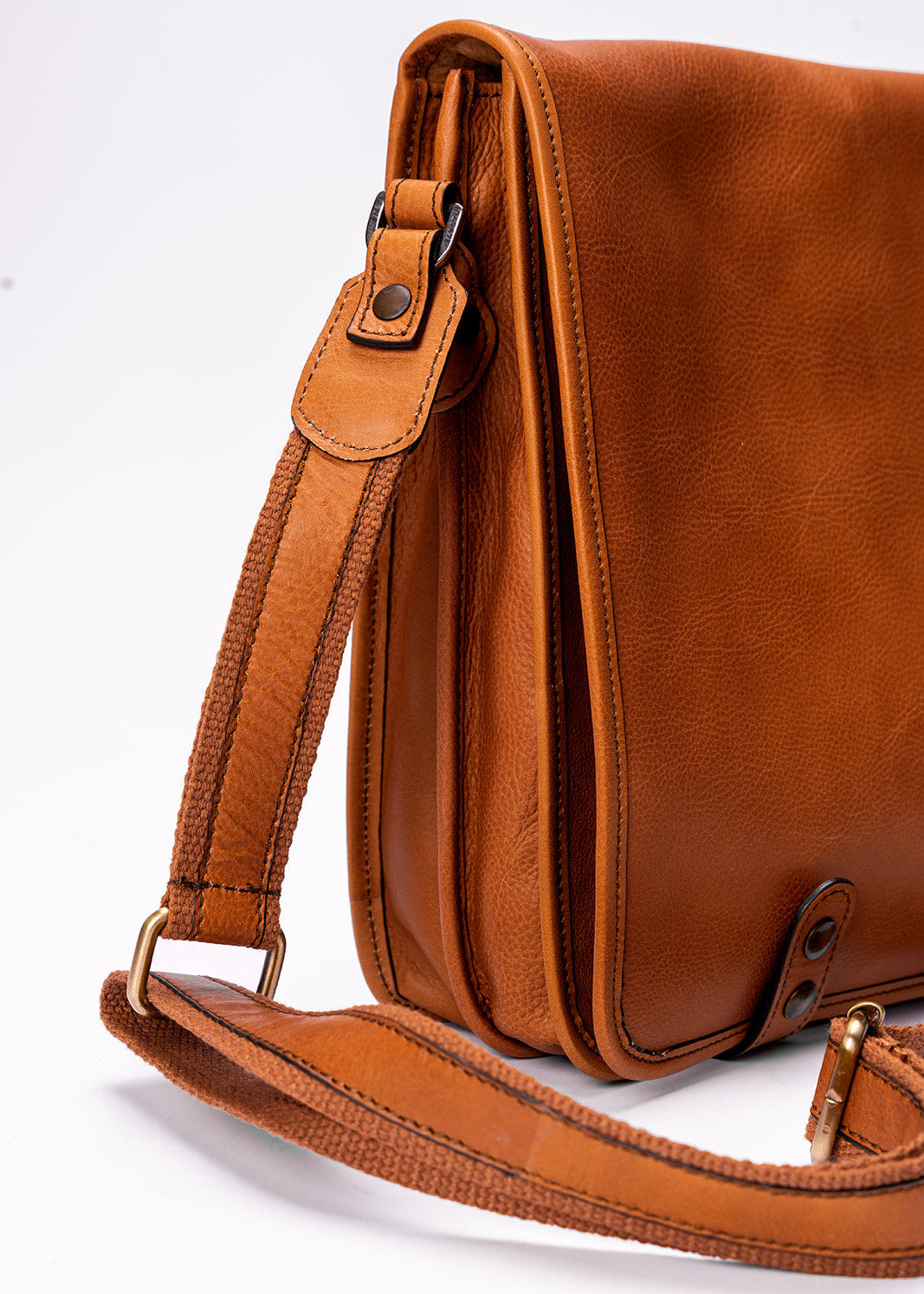 FERROW messenger bag brown full-grain calfskin